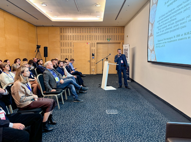 Изображение выглядит как одежда, в помещении, обувь, человек
Содержимое, созданное искусственным интеллектом, может быть неверным.