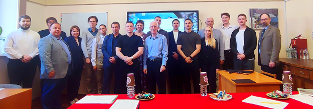 Изображение выглядит как одежда, человек, в помещении, стена
Содержимое, созданное искусственным интеллектом, может быть неверным.