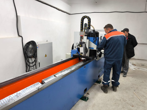 Изображение выглядит как одежда, человек, в помещении, стена
Содержимое, созданное искусственным интеллектом, может быть неверным.