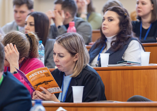 Изображение выглядит как Человеческое лицо, одежда, человек, Учащийся

Содержимое, созданное искусственным интеллектом, может быть неверным.