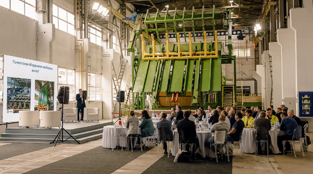 Изображение выглядит как одежда, строительство, в помещении, обувь
Содержимое, созданное искусственным интеллектом, может быть неверным.