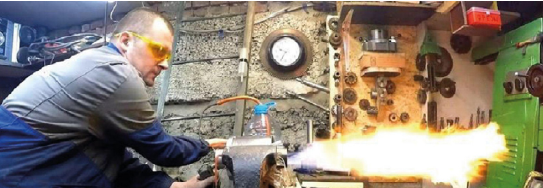 Изображение выглядит как человек, одежда, металлообработка, Кузнец
Содержимое, созданное искусственным интеллектом, может быть неверным.